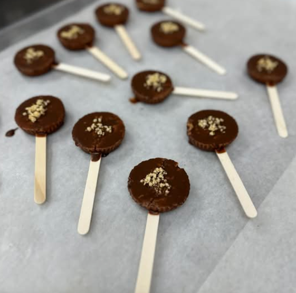 Snickers Cheesecake Pop